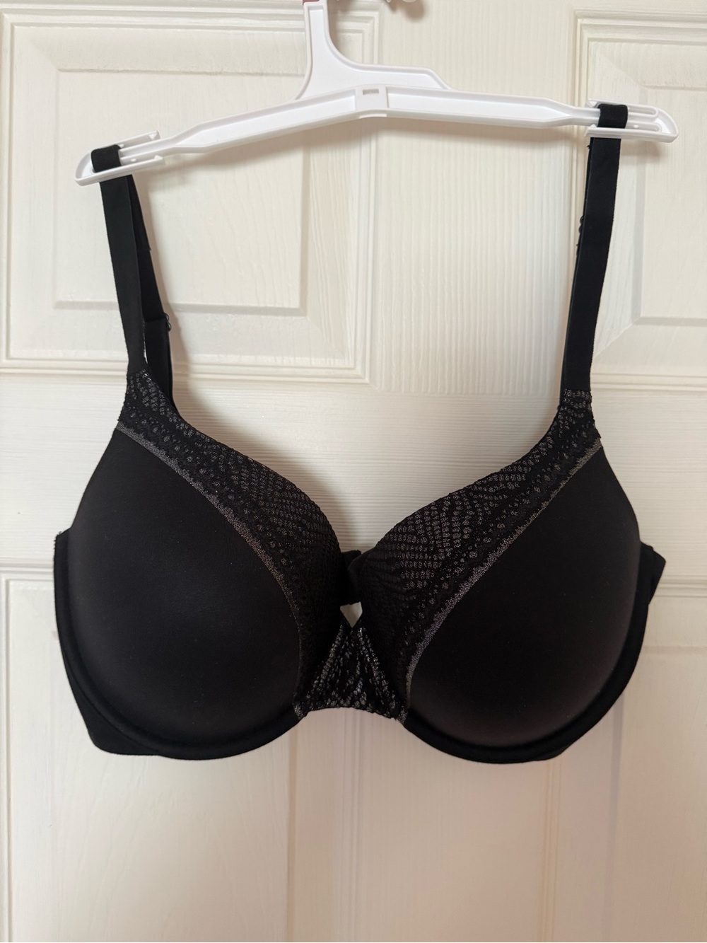 Victoria's Secret Black Lace-Accent Bra Sz. 34DD